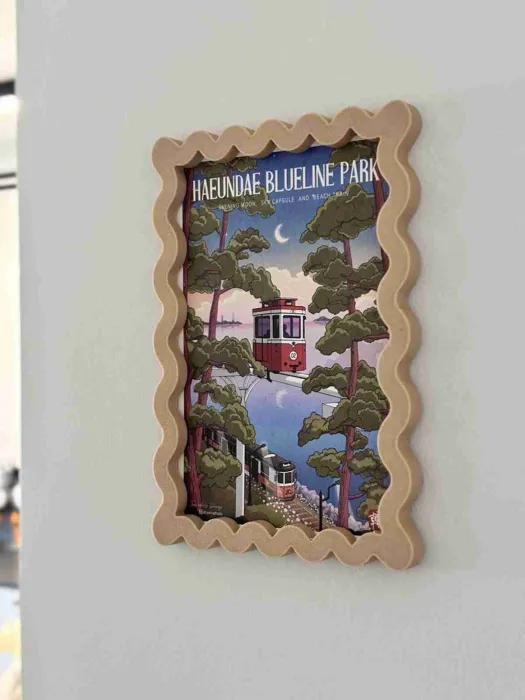 Snaplet | A Support-free Frame For A6 & 4x6” Postcards