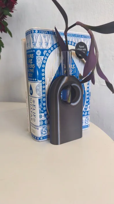 Minimalist Plant Propagation Bookend Holder